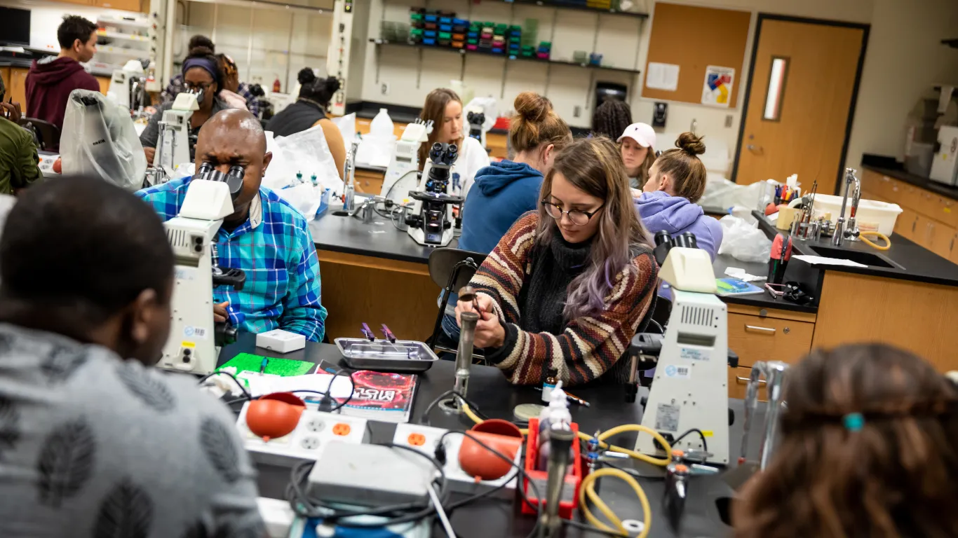 students working in the biology lab