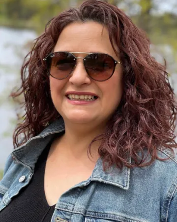 Mansoureh Abavini 