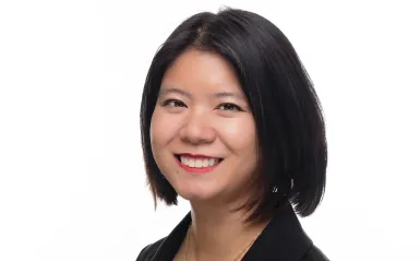 Lisa SL headshot